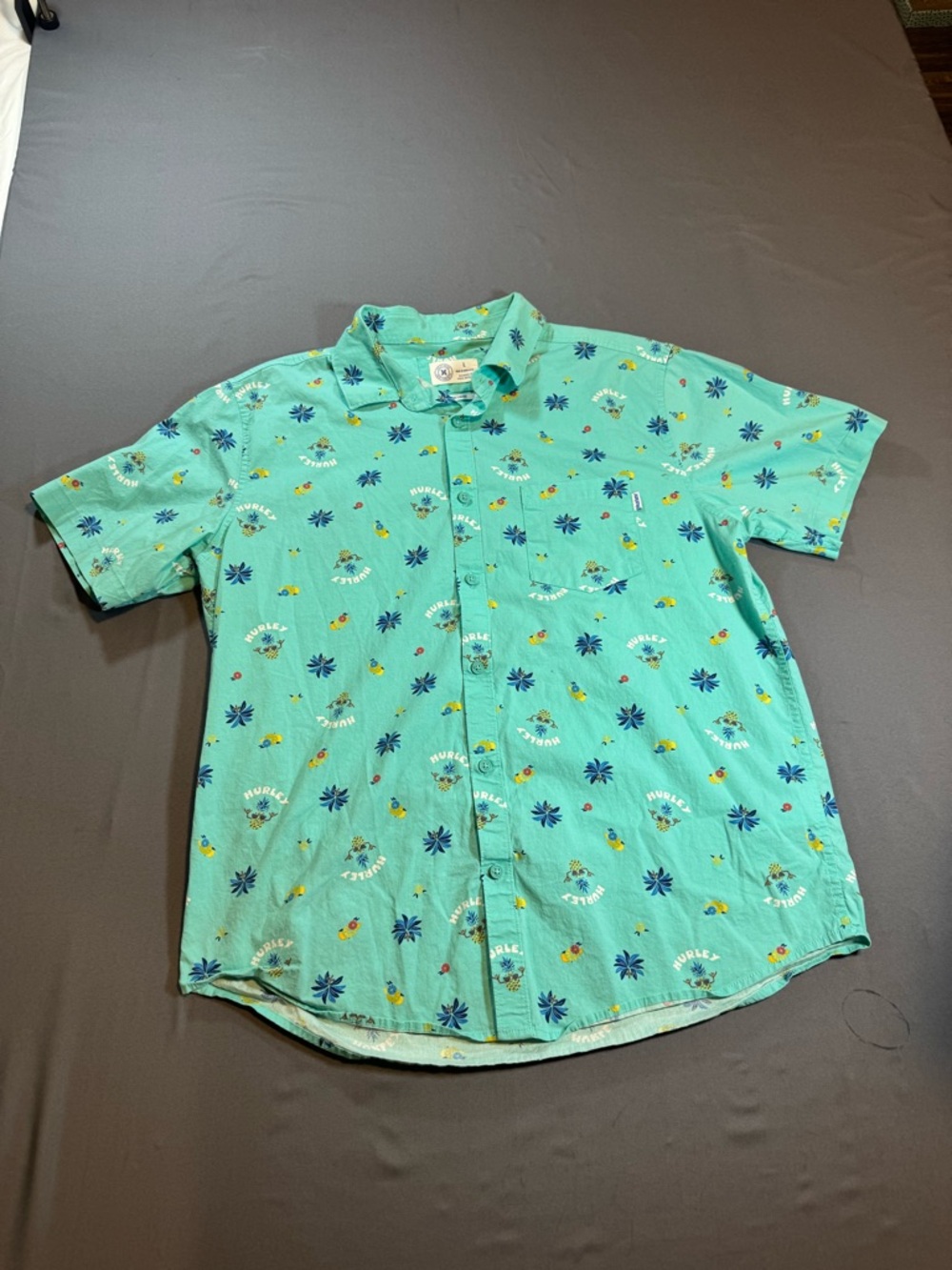 Hurley Men’s Teal Short-Sleeve Button-Down Shirt with Tropical Print Size L